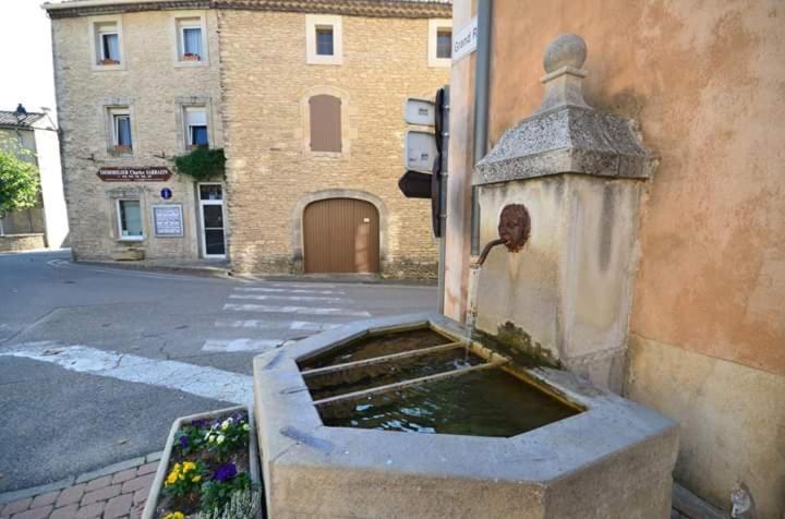 Villa Provencale Face Au Luberon Cabrieres-d'Avignon Exterior photo